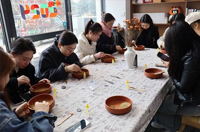 河南赛诺威全体女同事“甜蜜女神节，艺术DIY”活动庆祝3月8日女神节快乐！